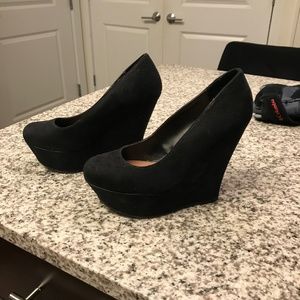 Womens black suede heels